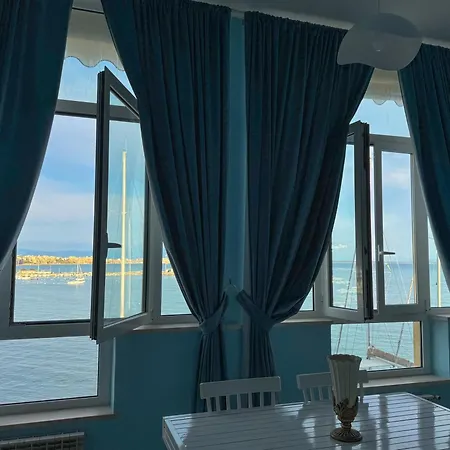 La Maison Du Port Apartment
